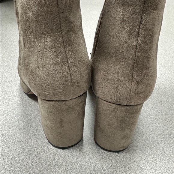 Steven taupe suede block heel sick boots size 7.5 - Picture 4 of 5